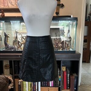 Mi Ami Women’s Black Croc-Embossed Leather Skirt- Size M